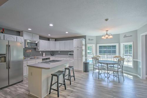 Charming Ranch-Style Home Near Lake Lanier! in Gainesville, USA