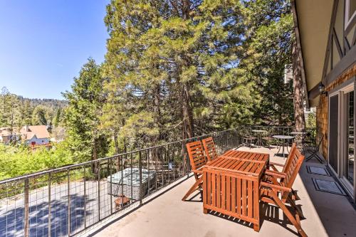Spacious Lake Arrowhead Cabin with Jacuzzi Spa! in Lake Arrowhead, USA