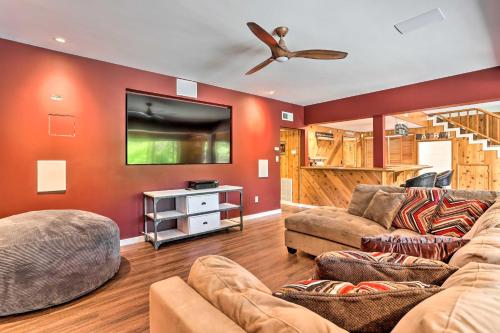 Spacious Lake Arrowhead Cabin with Jacuzzi Spa! in Lake Arrowhead, USA