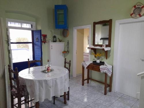 Mamos Sunset House Plaka in ตริพิตี