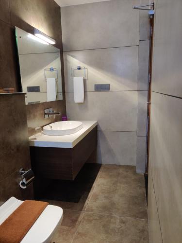 Bathroom, Florida Airport Hotel Kochi in Cochin International Airport