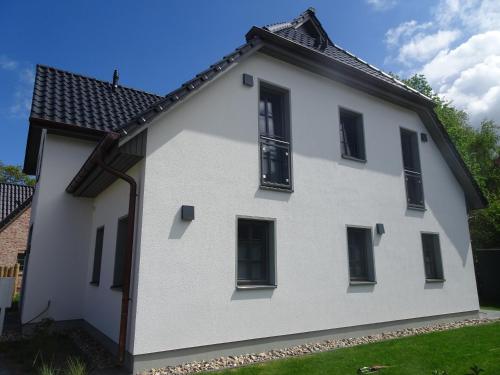 Apartment with Terrace image 7