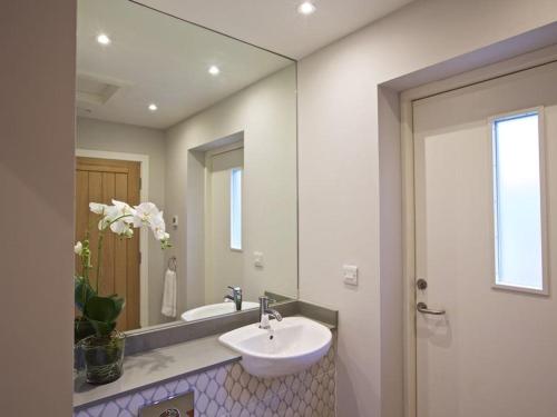 3 The Drive Hillfield Village - image 5