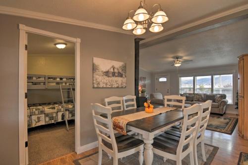 Bright & Beautiful Home, Explore Nat'l Parks! in Beaver