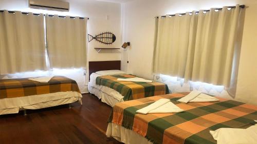 1 double bed, 2 twin beds