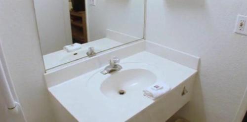 Motel 6 Silver City, NM - 화장실