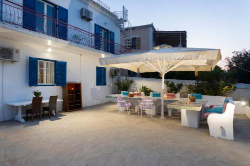 Lions' traditional house with b/q outdoor space gîte à louer Agios Mamas Spetses