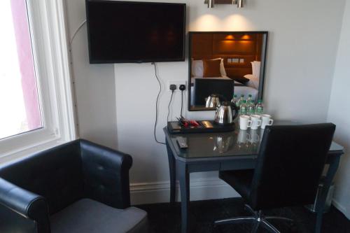 Superior Triple Room with Sea View room in The Bromley