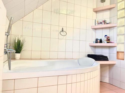 Holiday home with Jakuzzi and Sauna in Kisorozi