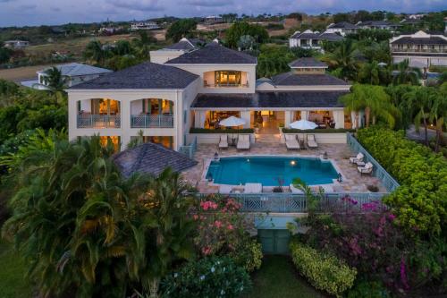 Sweet Dream Villa with Private Pool in Sugar Hill!