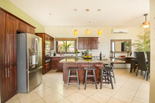 Luxury Home w/ Views & Infinity Pool: Near Beach! in Puerto Viejo