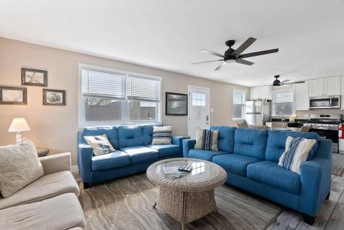 Unit B 2nd fl 2nd fl Hideaway 2 Block to Beach Parking in Brigantine
