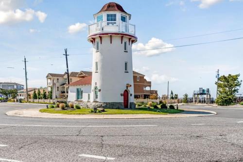 Unit B 2nd fl 2nd fl Hideaway 2 Block to Beach Parking in Brigantine