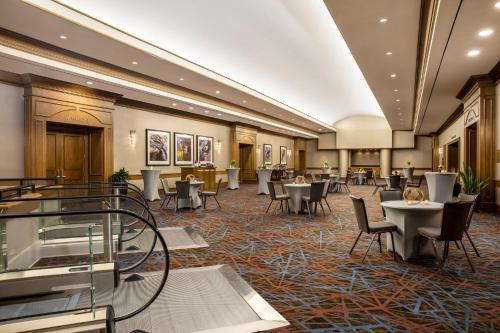ห้องจัดเลี้ยง, Hyatt Regency Birmingham The Wynfrey Hotel near หอเกียรติยศกีฬาอลาบามาและพิพิธภัณฑ์