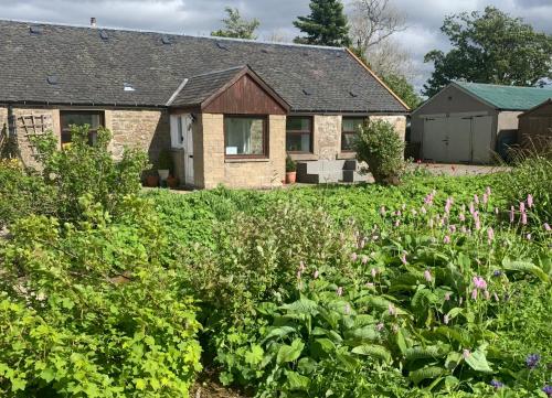 Charming Parlour Cottage at Tinto Retreats near Biggar