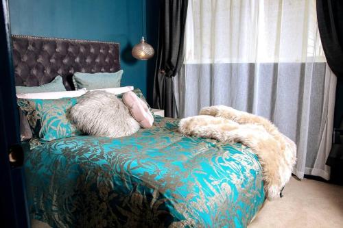 . HOH - Hazel's Boudoir