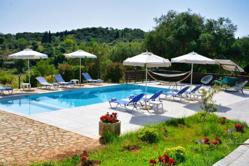 Villa Jazz Rock with Large Private Pool - Location saisonnière - Gouviá