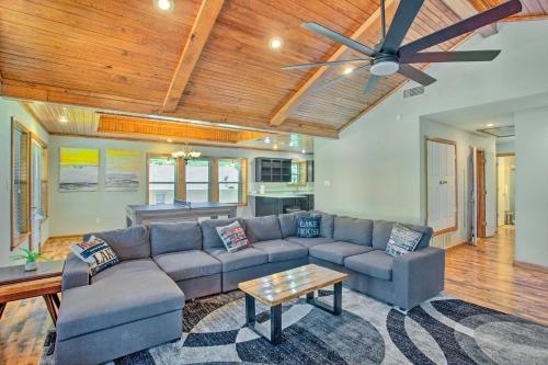 Waterfront Yantis Retreat with Deck and Zipline! in Yantis, USA