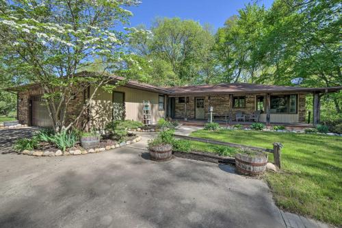 Picturesque Three Oaks Home about 4 Mi to Lake! - Three Oaks