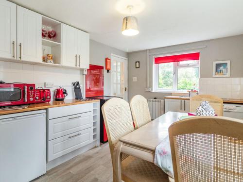 Cowmans Cottage - image 12