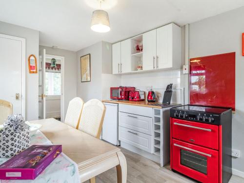 Cowmans Cottage - image 12