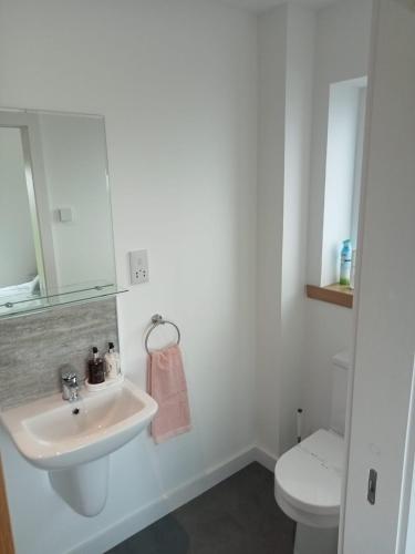 Flotnar Hús - Ensuite Rooms - Tap to explore photos
