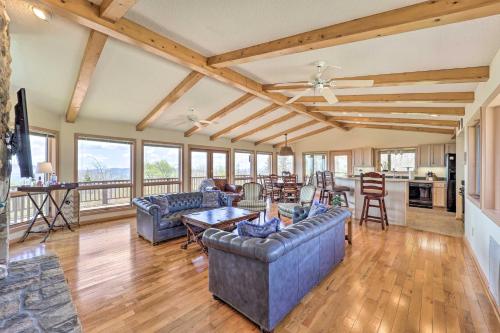 Beech Mountain Home Stunning Views, Near Slopes! in Banner Elk, USA
