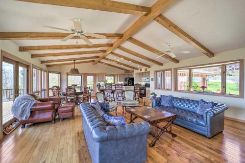 Beech Mountain Home Stunning Views, Near Slopes! in Banner Elk, USA