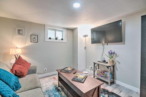 Fresh Downtown Longmont Apartment - Walk to Main! in Longmont, USA