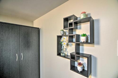 Fresh Downtown Longmont Apartment - Walk to Main! in Longmont, USA