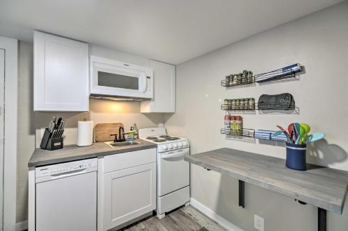 Fresh Downtown Longmont Apartment - Walk to Main! in Longmont, USA