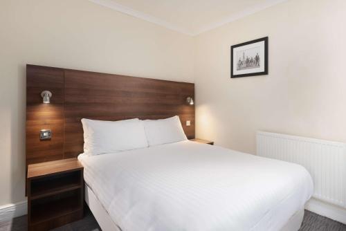 Standard Double Room image 2