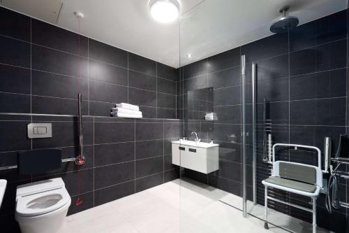 Best Western Carlton Hotel - image 2