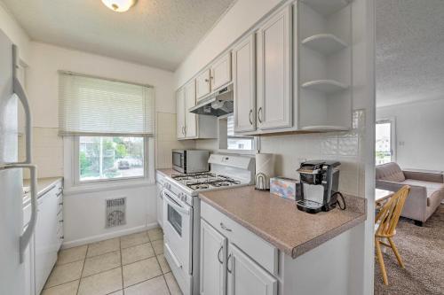 Brigantine Condo w/ Gas Grill - Walk to Beach! in Brigantine (NJ)