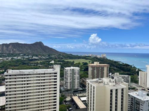 Waikiki Banyan 3411 Ocean View - FREE PARKING - image 6