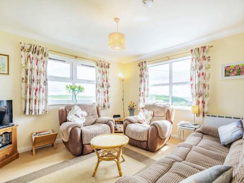 Craws Nest Bungalow - main image