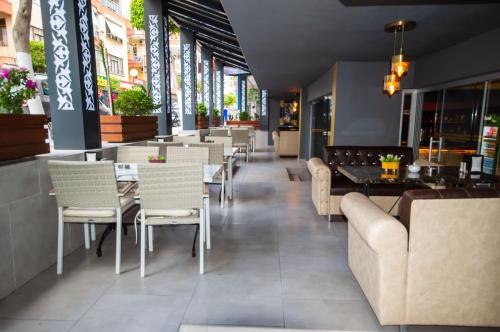 MOONBOW BEACH HOTEL - 레스토랑