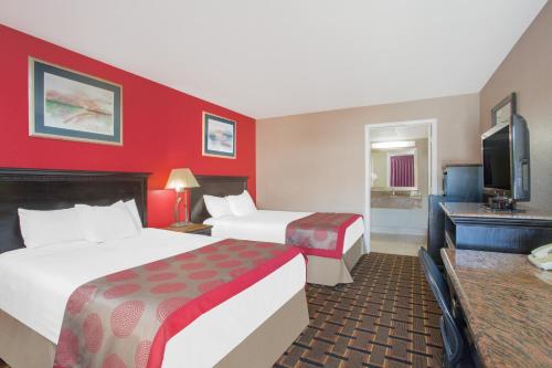 Ramada by Wyndham Edgewood Hotel & Conference Center