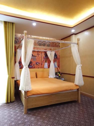 Deluxe King Room image 10