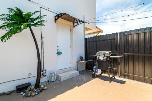 New 2Bedroom 2Bath House with Private Backyard & Jacuzzi