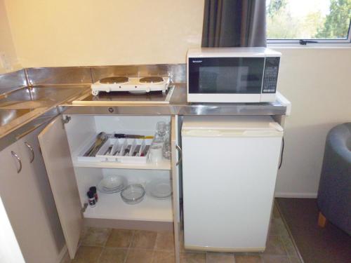 Kitchen, Spa Lodge Motel in Hanmer Springs