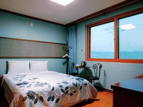 Double Room with Mountain View