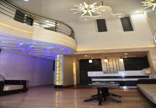 Előcsarnok, Silver Suite Lodge in Joythinagar