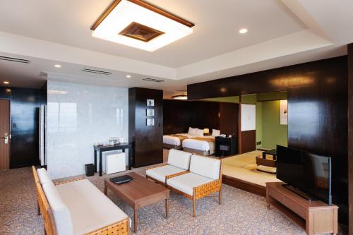 Deluxe Suite with Tatami Area and Ocean View