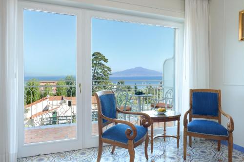 Comfort Double or Twin Room with Partial Sea View 