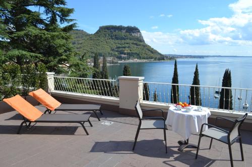 Deluxe Double or Twin Room with Lake View