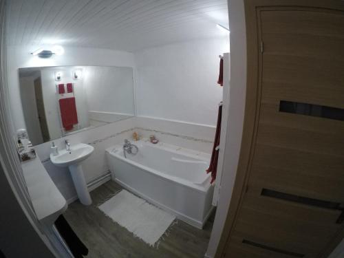 Vannas istaba, Ce Petit Chemin in Cenves