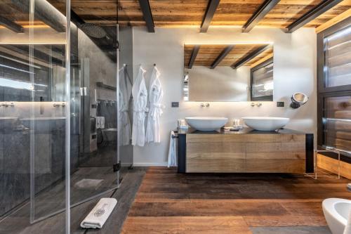 Vannituba, Chalet Cocoon Deluxe Private Spa and F&B in Chamois