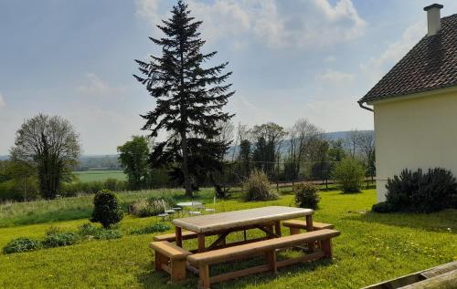 Maisons de vacances Gite Cottage chaleureux en pleine campagne vue sur les Monts et Forets et le chateau de Carrouges