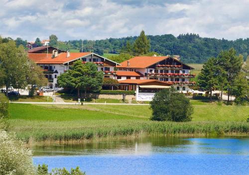 . Hotel Seeblick & Ferienwohnung